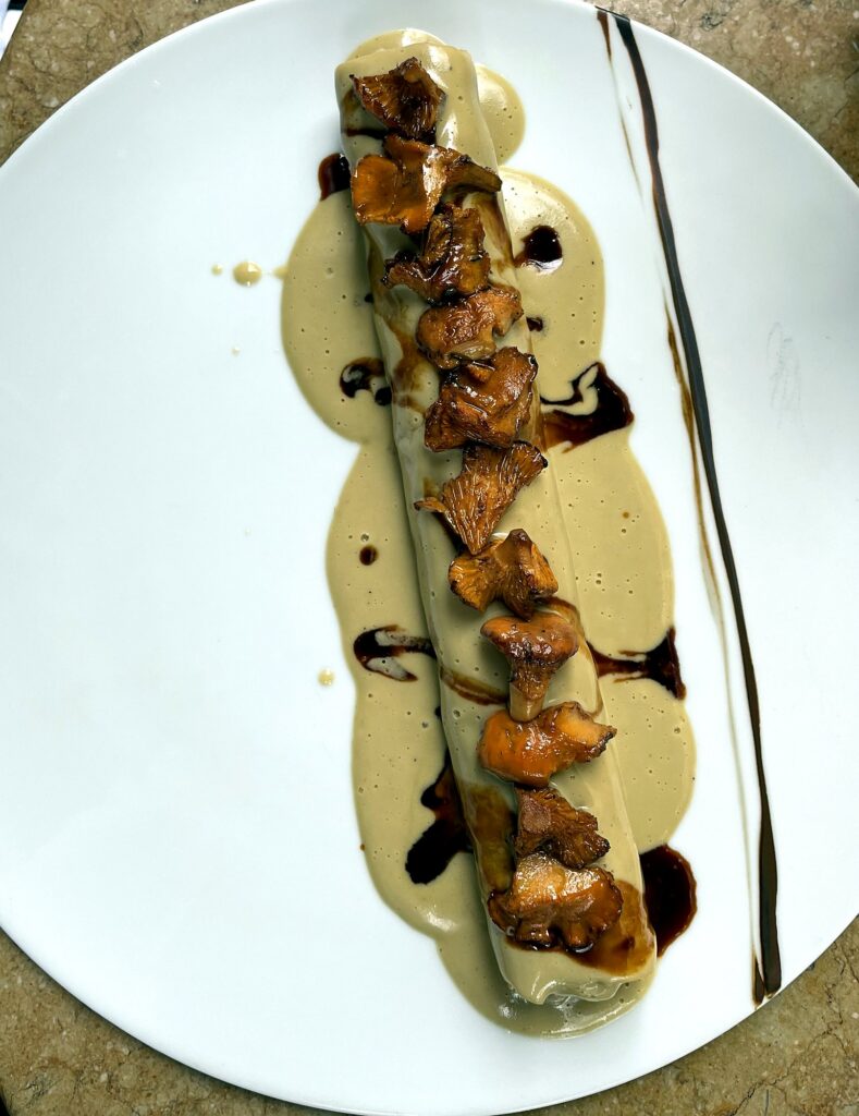 Cannelloni with chanterelles and truffle sauce by chef Javi Puig